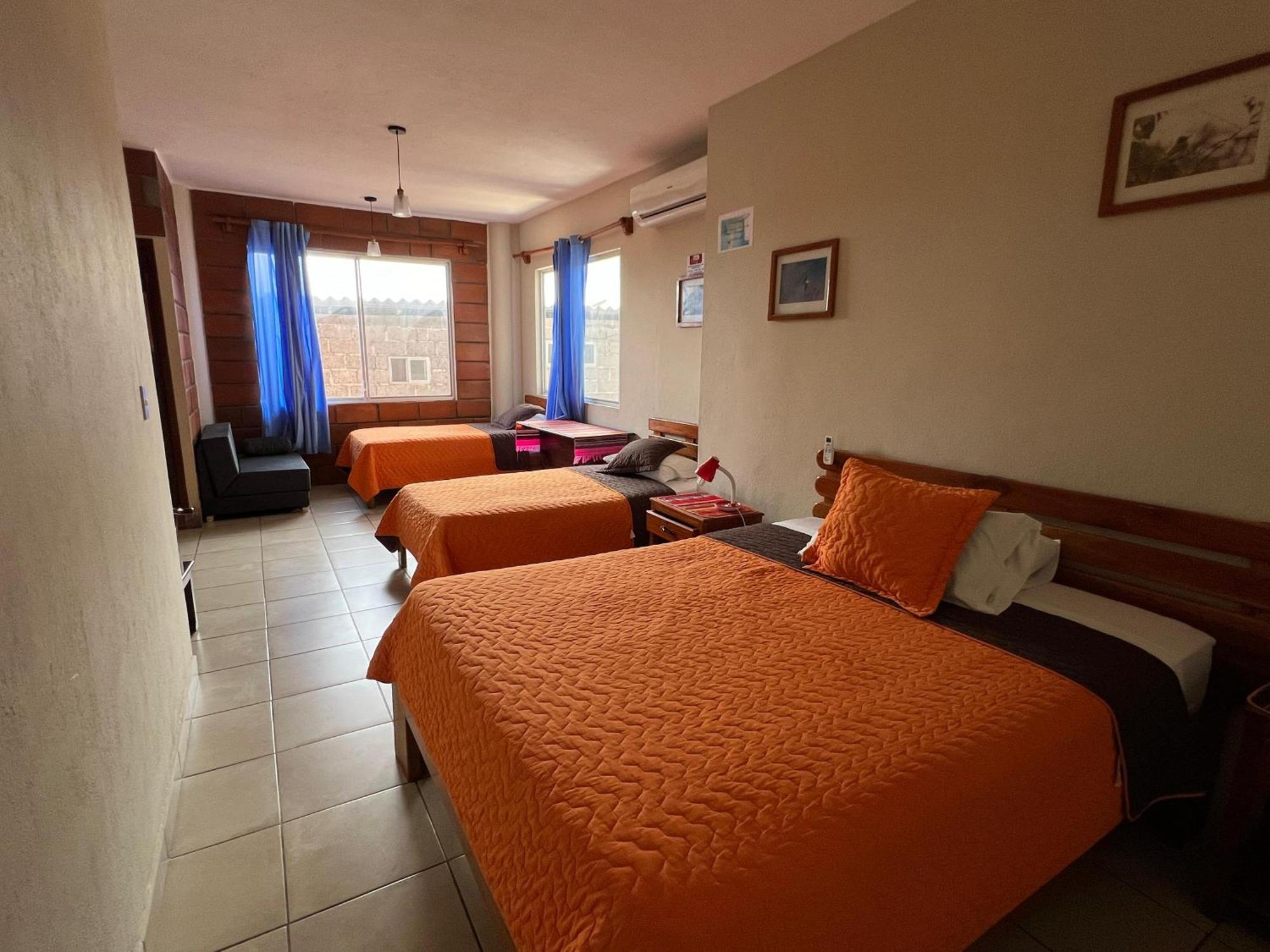 Hostal Cattleya Puerto Baquerizo Moreno Extérieur photo