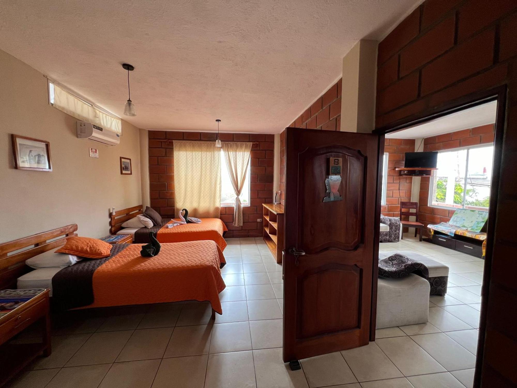 Hostal Cattleya Puerto Baquerizo Moreno Extérieur photo