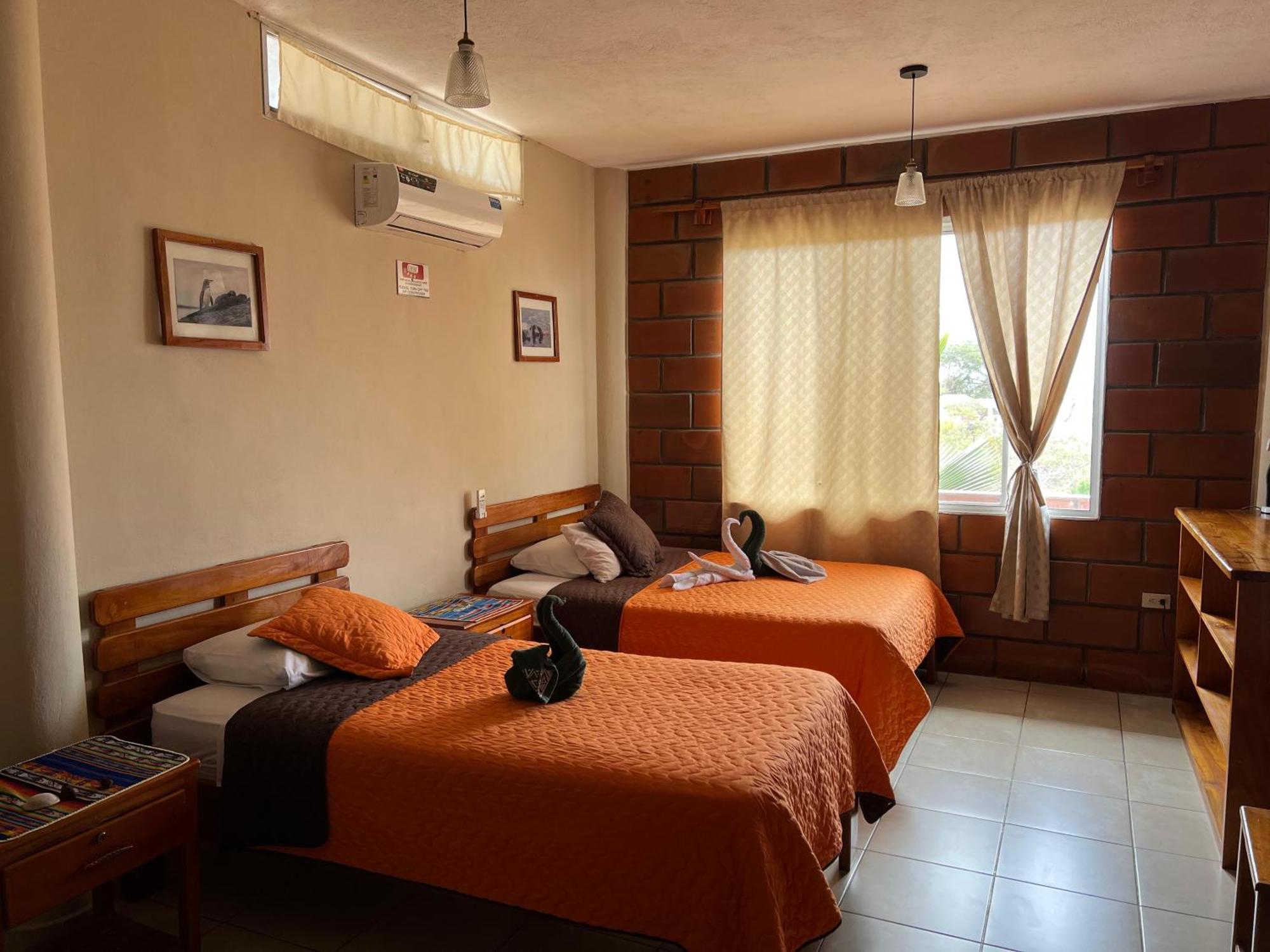 Hostal Cattleya Puerto Baquerizo Moreno Extérieur photo