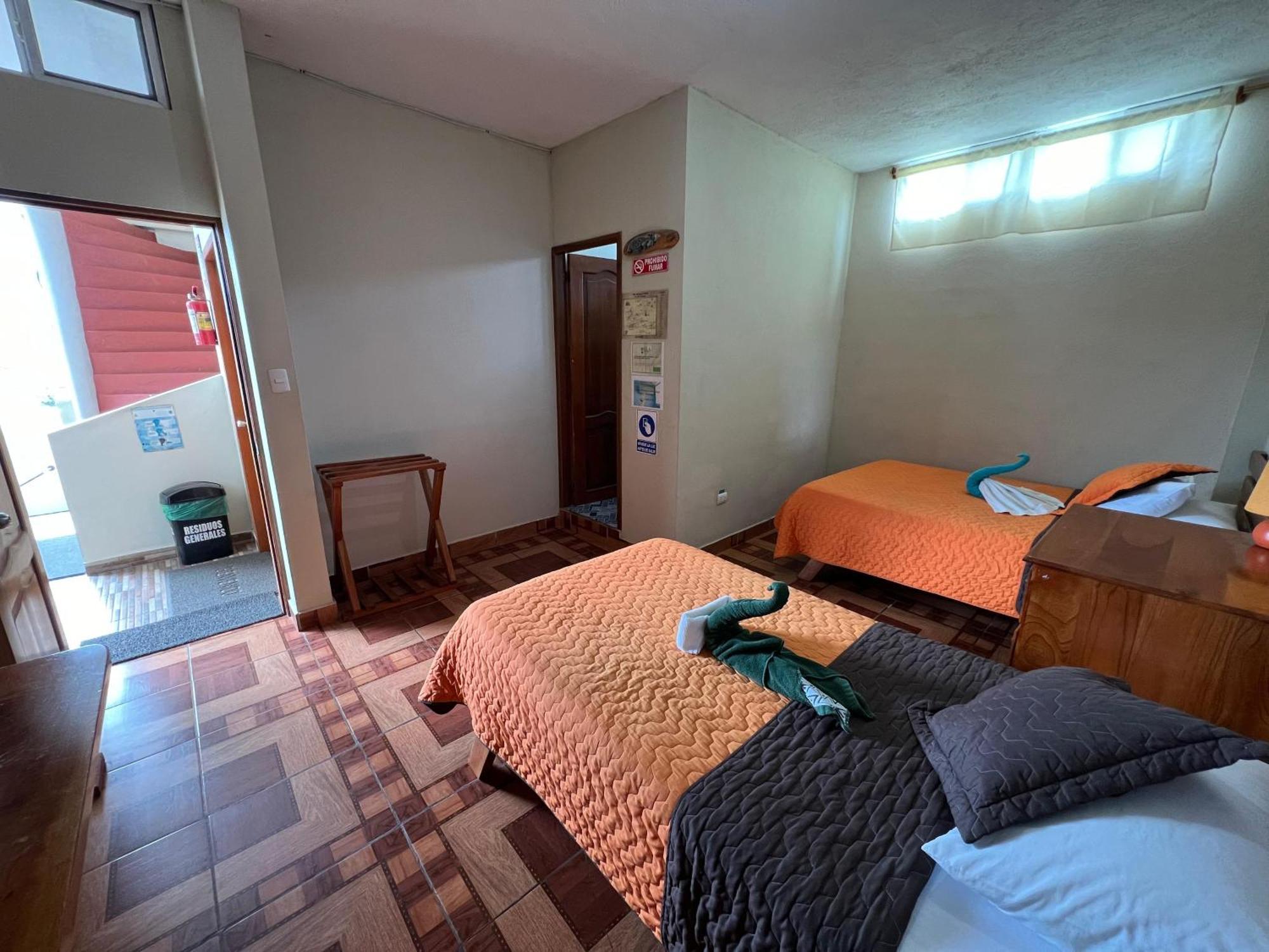 Hostal Cattleya Puerto Baquerizo Moreno Extérieur photo